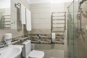 Отель Optima Collection Парк Отель Ивано-Франковсk. Улучшенный двухместный Гранд  для людей с ограниченими возможностями 3